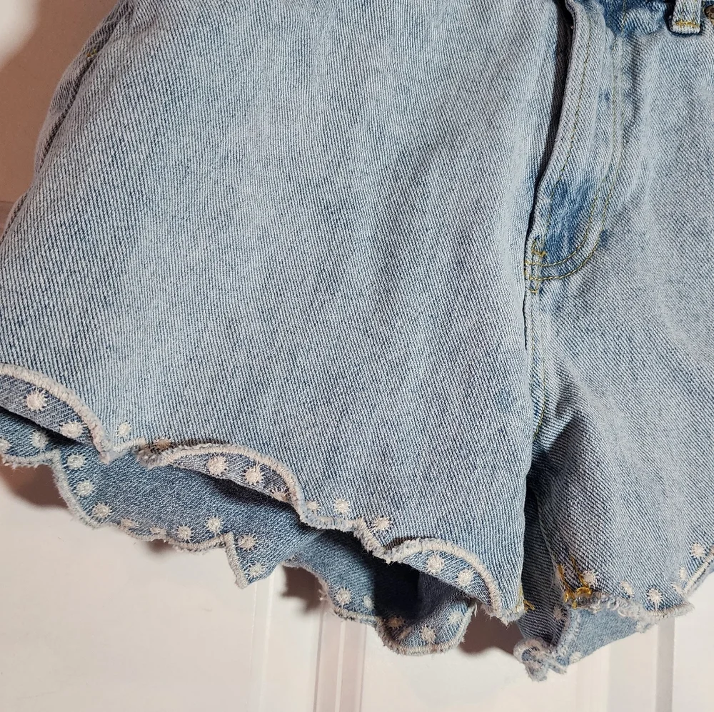 Denim & Co Women's Blue Denim Shorts Scallop Trim US 2